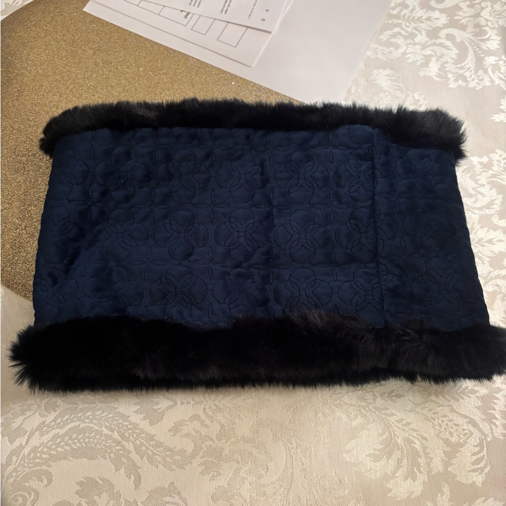 Ann Taylor Women’s Faux Fur infinity scarf Black NEW NWT - Picture 5 of 5
